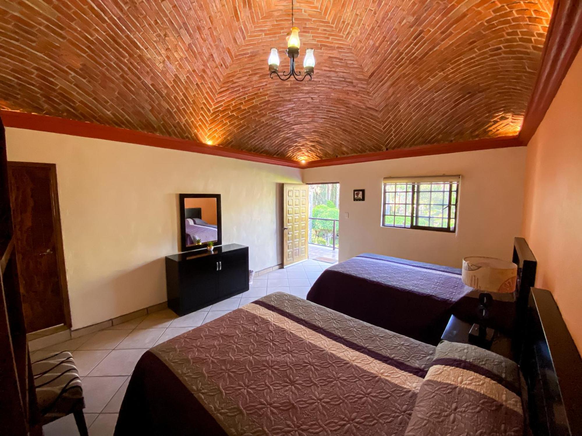 Hotel El Dorado - Cerca De Chapala Y Del Aeropuerto Ixtlahuacán de los Membrillos 외부 사진