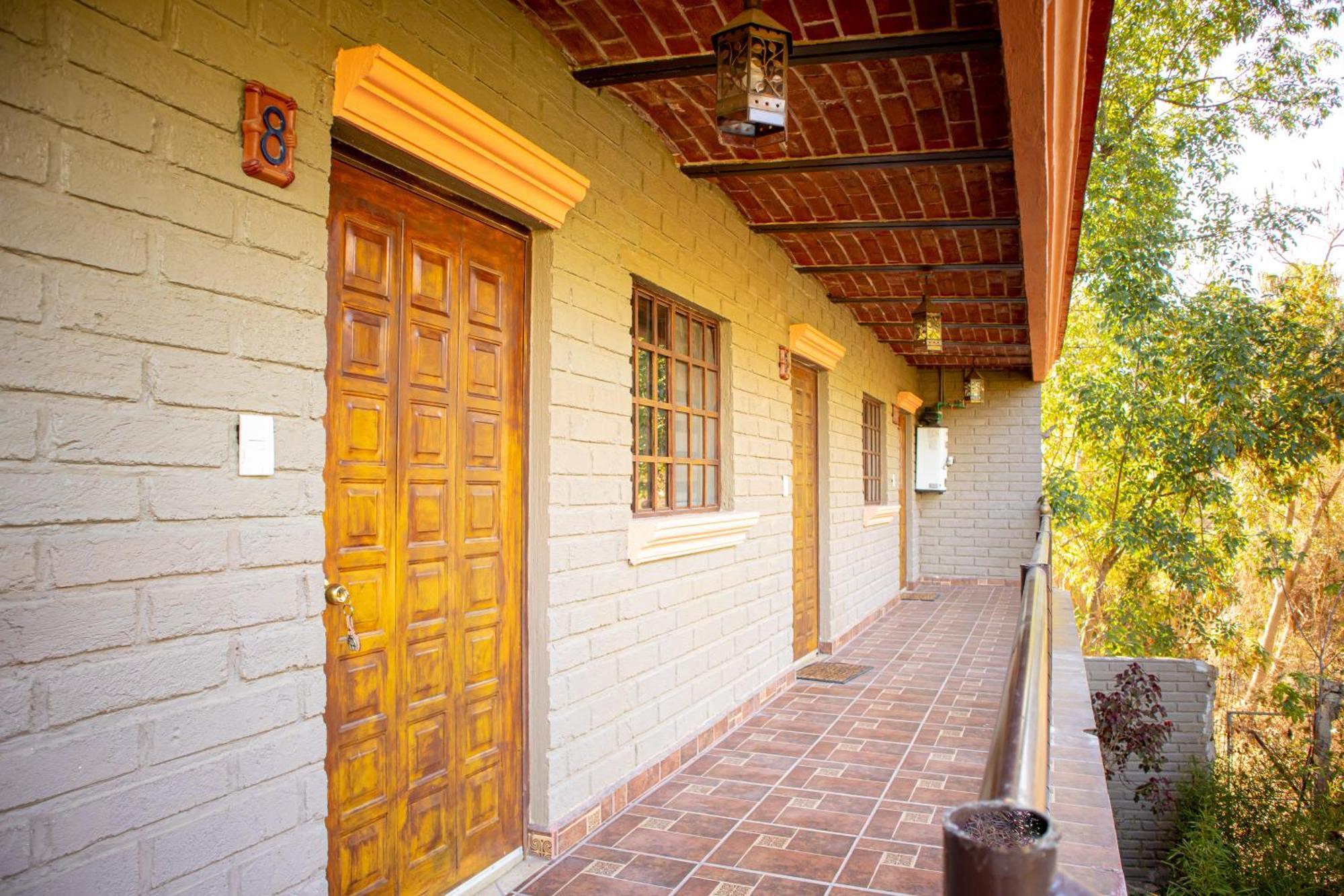 Hotel El Dorado - Cerca De Chapala Y Del Aeropuerto Ixtlahuacán de los Membrillos 외부 사진